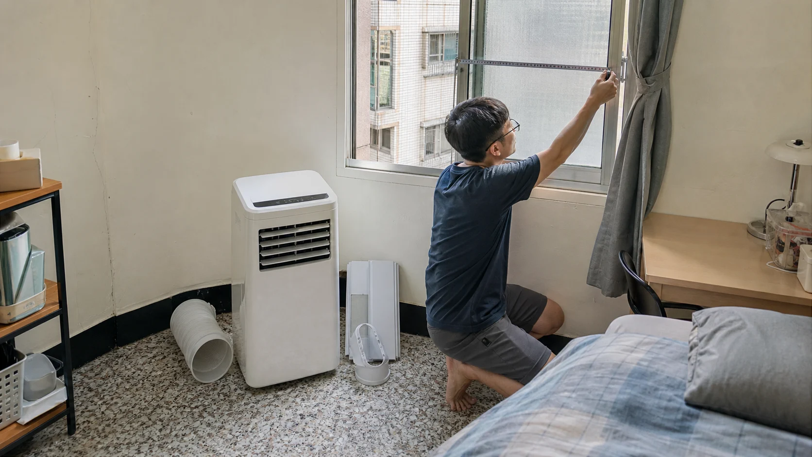 移動式冷氣 vs 窗型冷氣 2026：哪個省電？租屋先看排熱與安裝